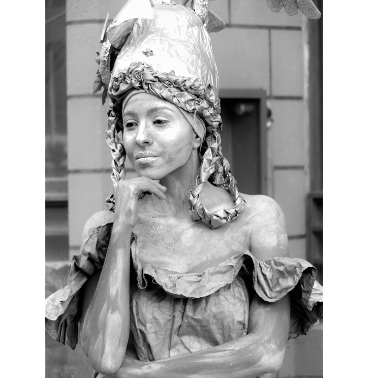 living statue from the Monumental Move project